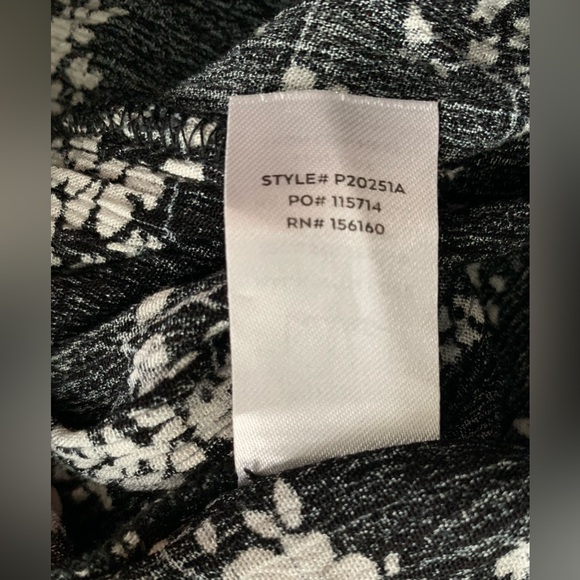 Excellent Condition, Lulus "Loves the Sun Black Floral Print Wide Leg Pant, Sz S - Picture 11 of 13